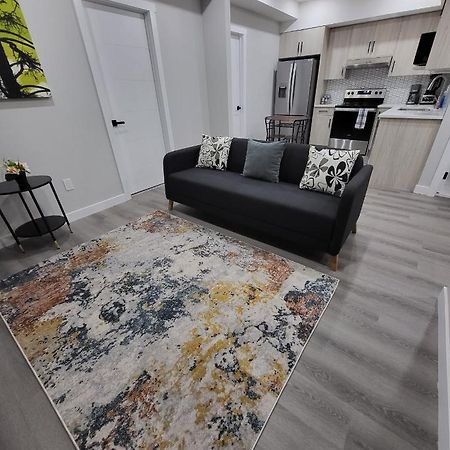 Luxury Suite In Calgary Nw 外观 照片