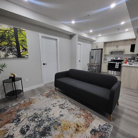 Luxury Suite In Calgary Nw 外观 照片