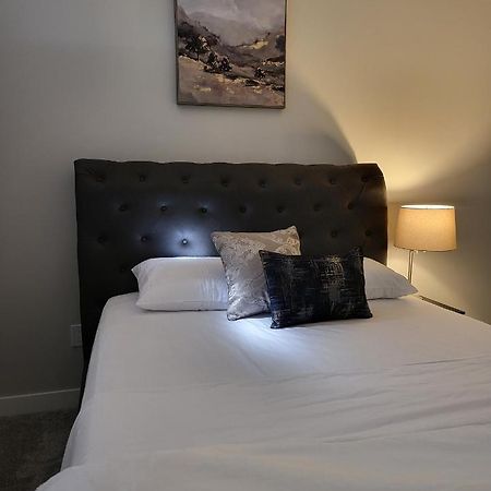 Luxury Suite In Calgary Nw 外观 照片