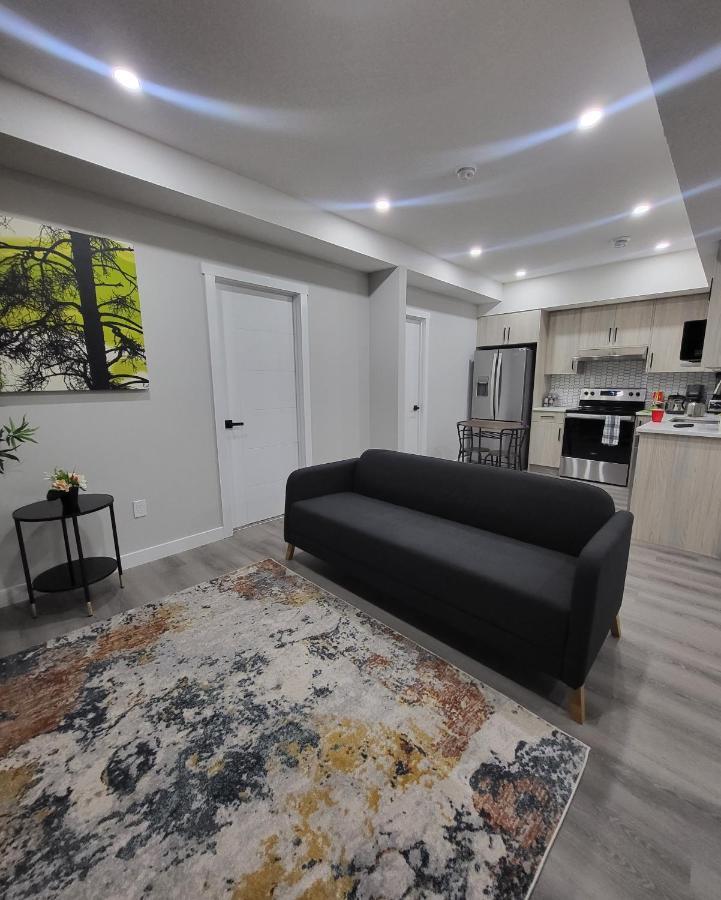 Luxury Suite In Calgary Nw 外观 照片