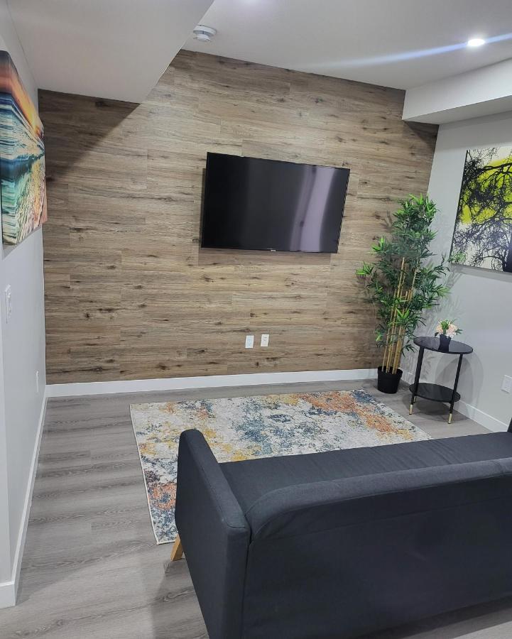 Luxury Suite In Calgary Nw 外观 照片