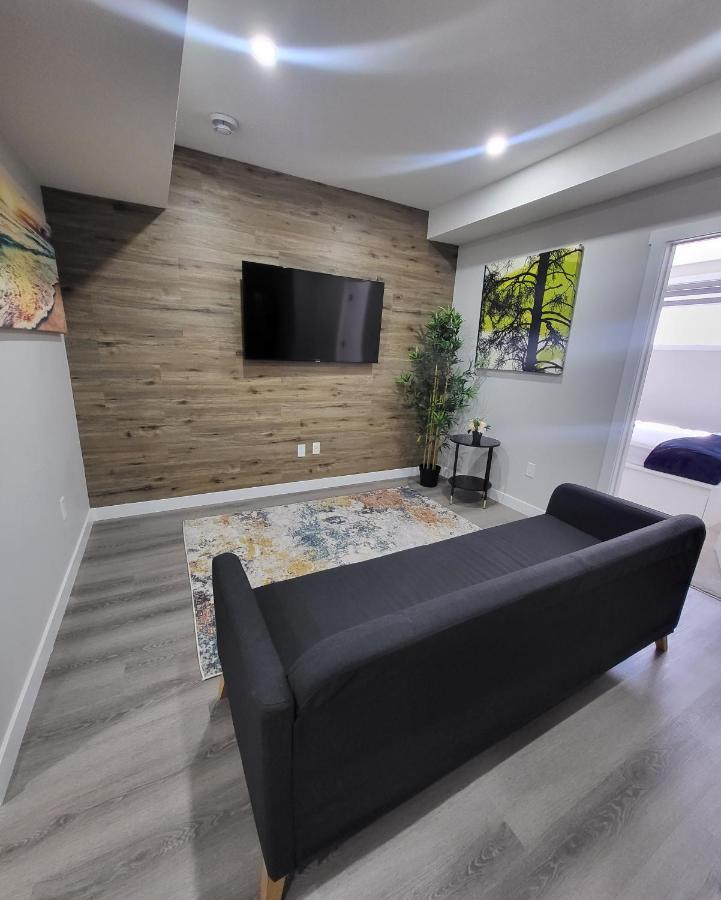 Luxury Suite In Calgary Nw 外观 照片
