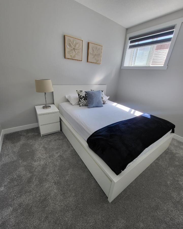 Luxury Suite In Calgary Nw 外观 照片