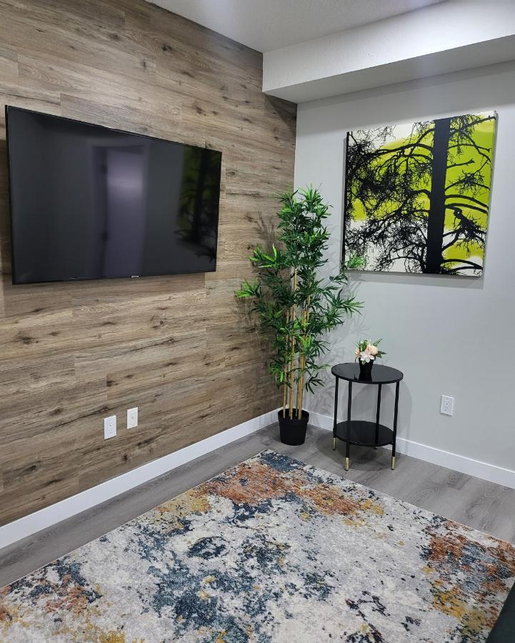 Luxury Suite In Calgary Nw 外观 照片