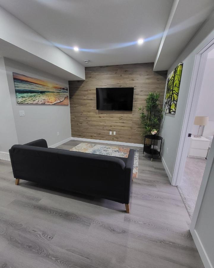 Luxury Suite In Calgary Nw 外观 照片