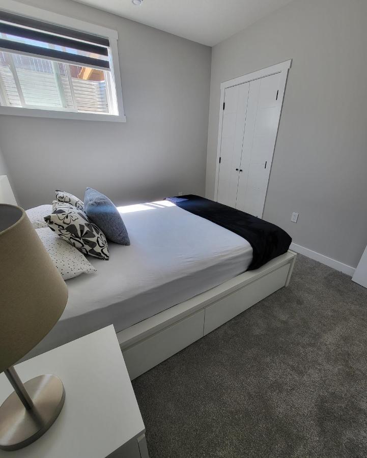 Luxury Suite In Calgary Nw 外观 照片