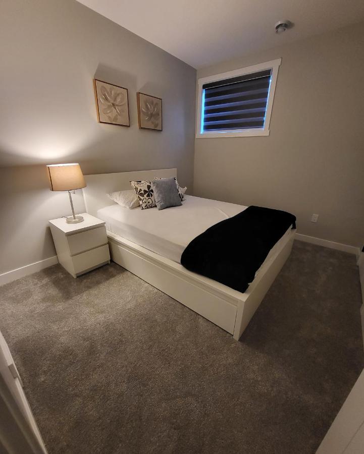 Luxury Suite In Calgary Nw 外观 照片