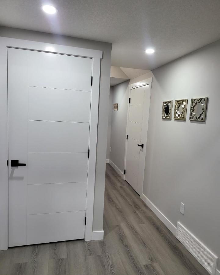 Luxury Suite In Calgary Nw 外观 照片