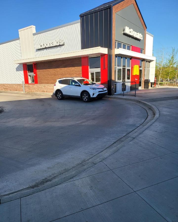 Luxury Suite In Calgary Nw 外观 照片