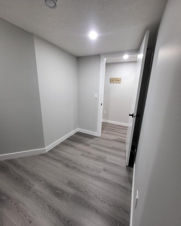 Luxury Suite In Calgary Nw 外观 照片