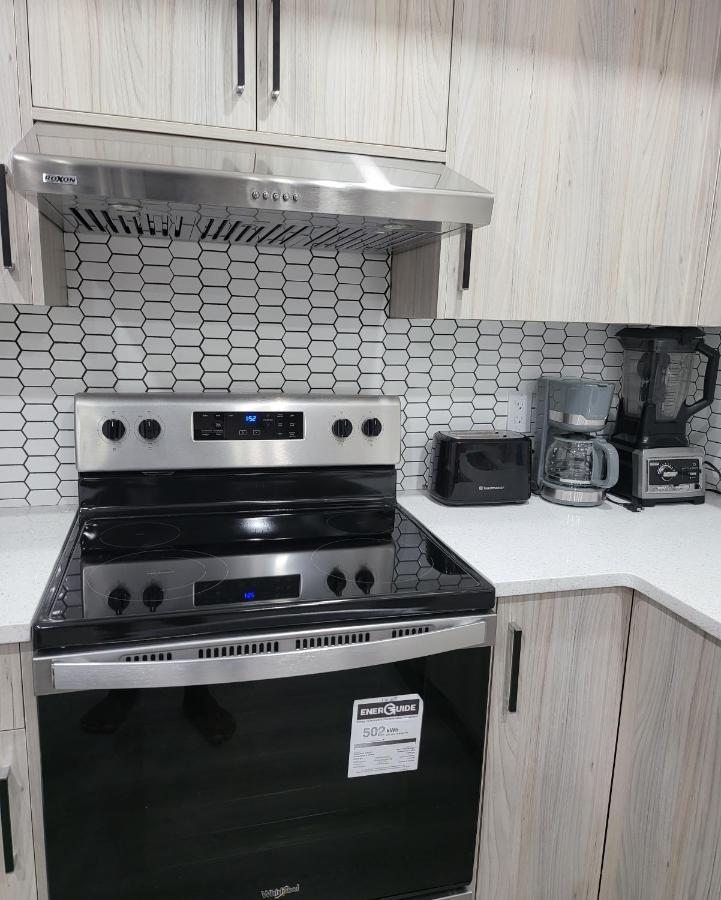 Luxury Suite In Calgary Nw 外观 照片
