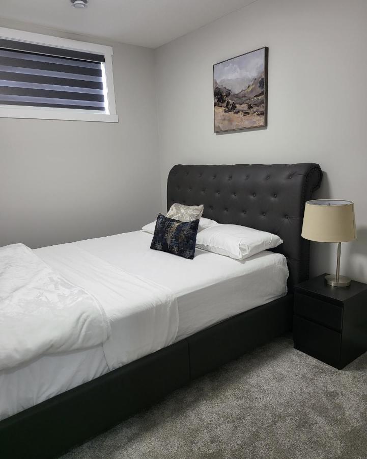Luxury Suite In Calgary Nw 外观 照片