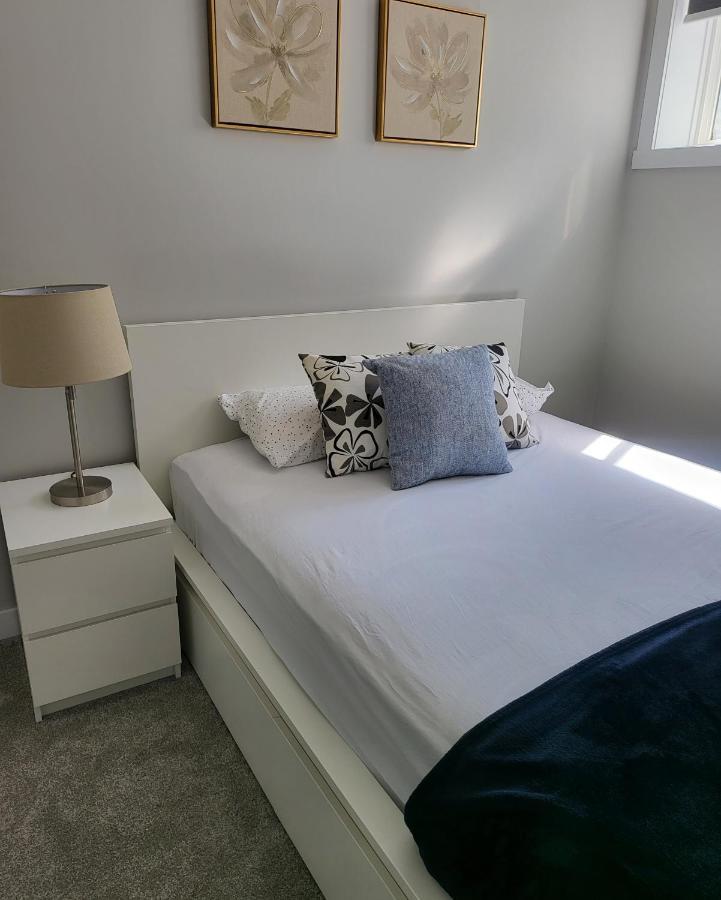 Luxury Suite In Calgary Nw 外观 照片
