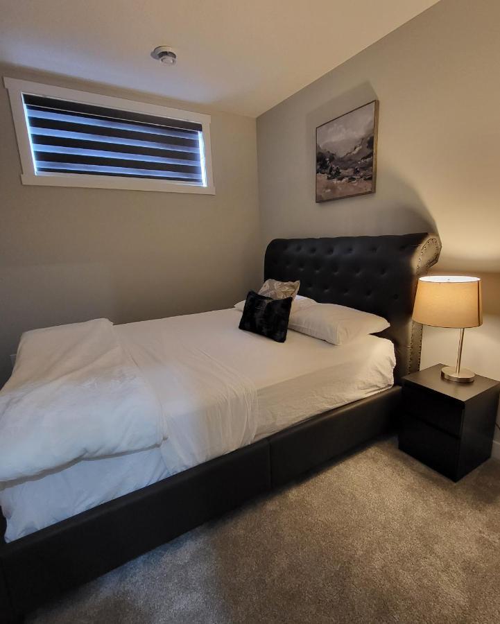 Luxury Suite In Calgary Nw 外观 照片