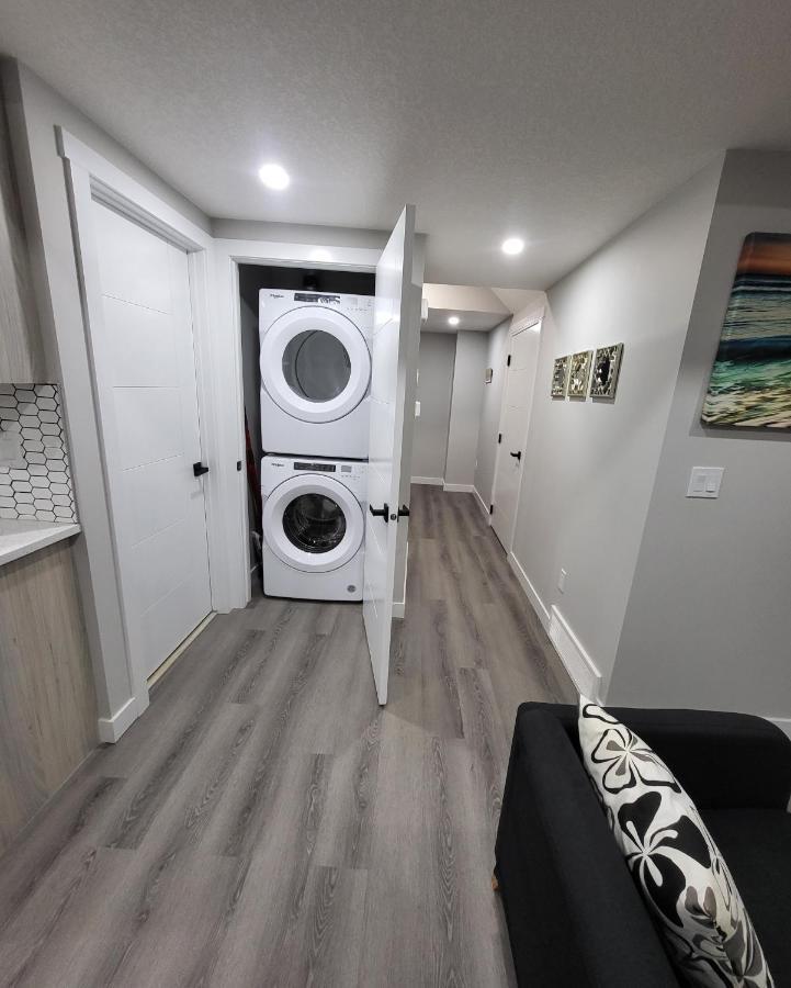 Luxury Suite In Calgary Nw 外观 照片