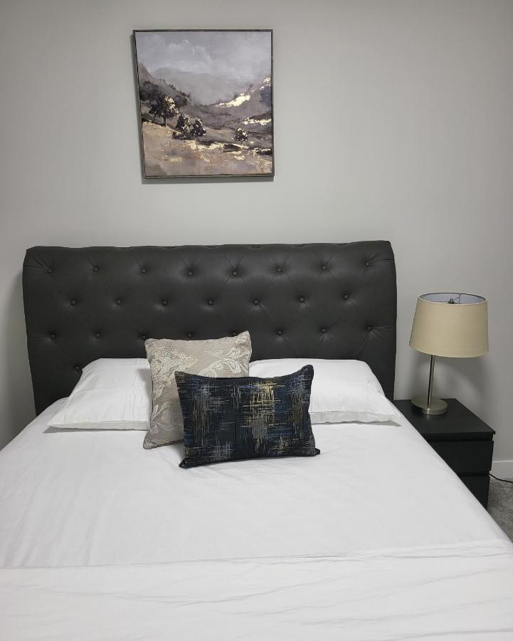 Luxury Suite In Calgary Nw 外观 照片