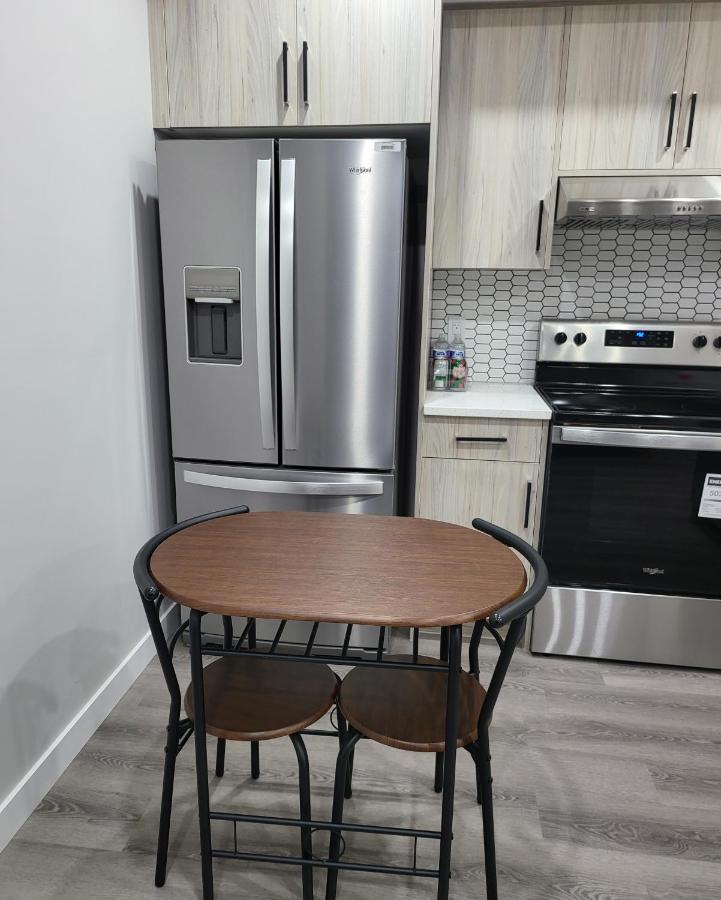 Luxury Suite In Calgary Nw 外观 照片