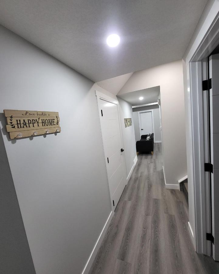 Luxury Suite In Calgary Nw 外观 照片