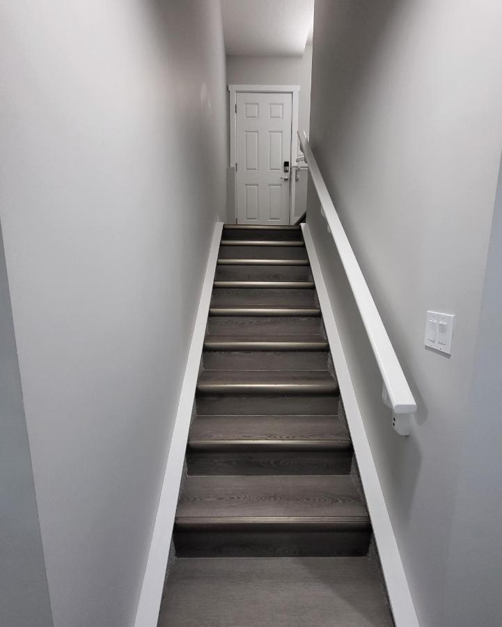 Luxury Suite In Calgary Nw 外观 照片