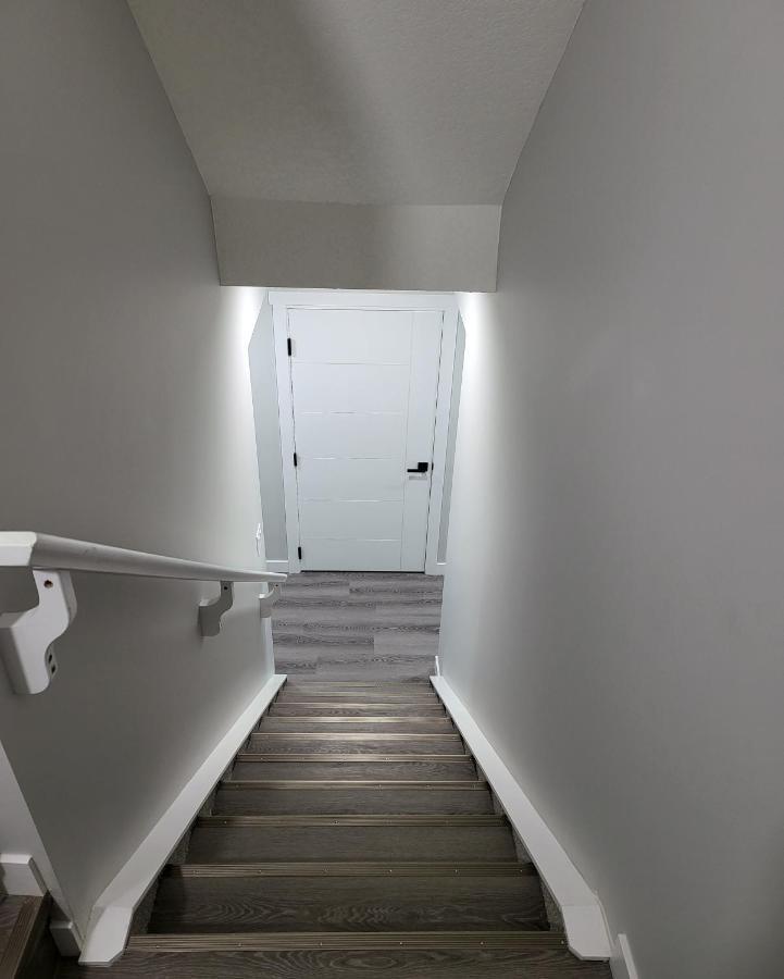 Luxury Suite In Calgary Nw 外观 照片