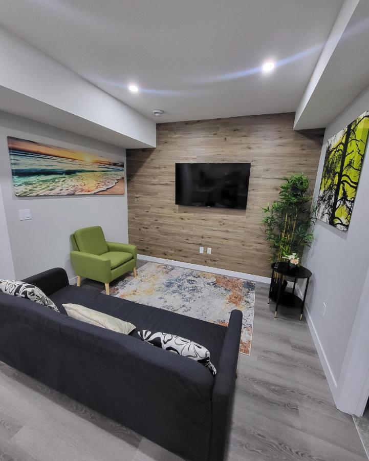 Luxury Suite In Calgary Nw 外观 照片